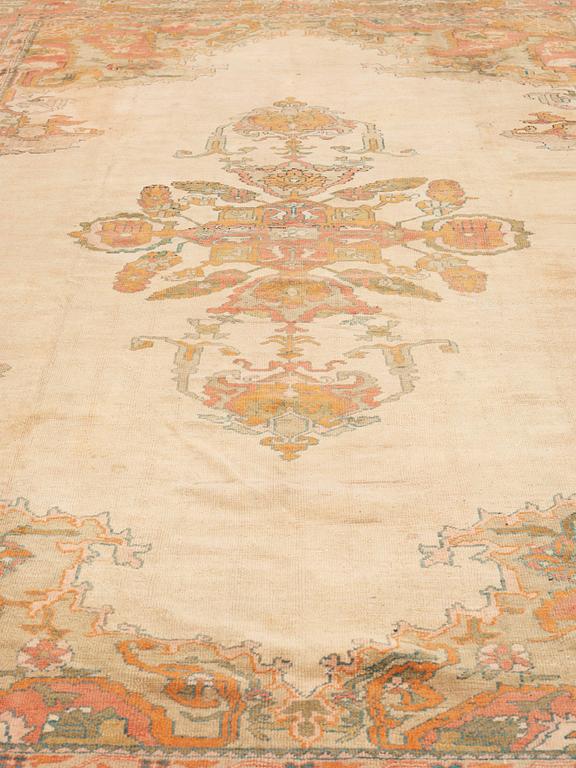 MATTA. Antique Ushak. 548 x 380,5 cm.