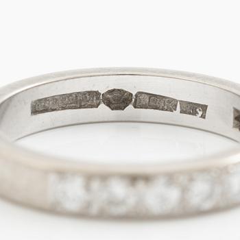 Rings, three pieces, gold, of which one set with brilliant-cut diamonds.