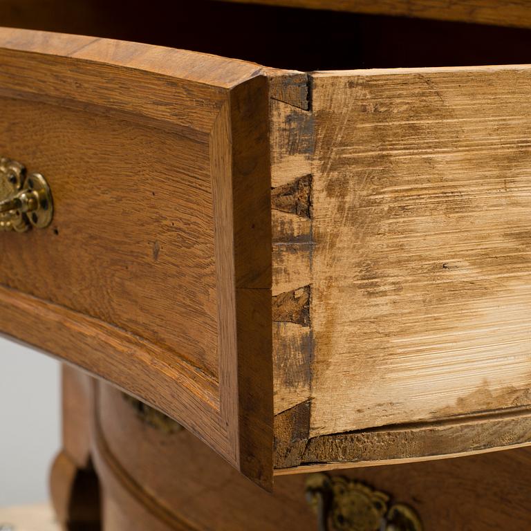 A late baroque chest of drawers.