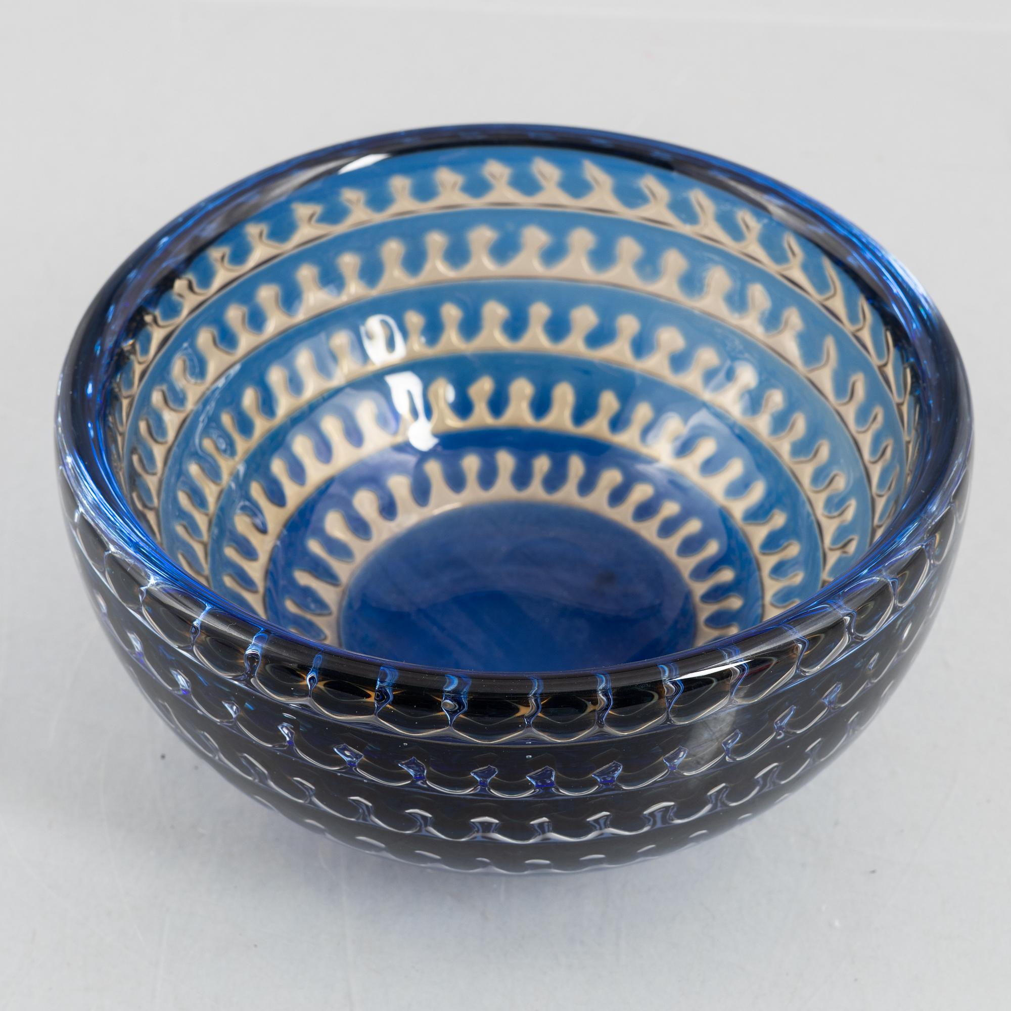 Edvin Öhrström, an "Ariel" glass bowl, Orrefors, Sweden, 1976.