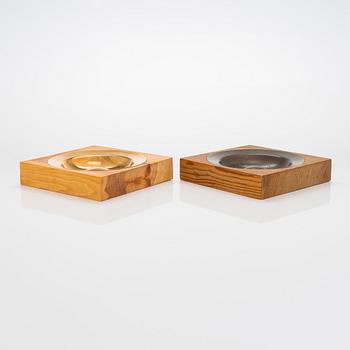 Tapio Wirkkala, two 1970s 'TW 488' ashtrays manufactured by Kultakeskus Hämeenlinna.