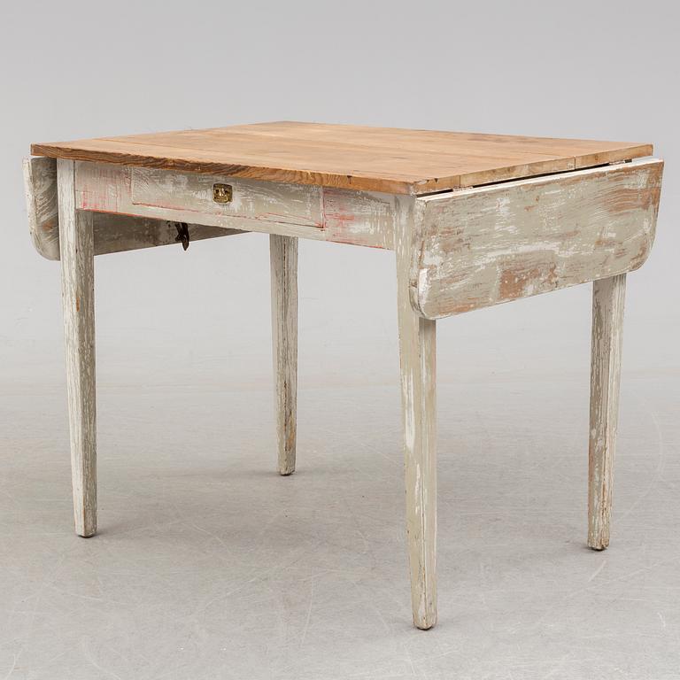 a late 19th/early 20th century table.