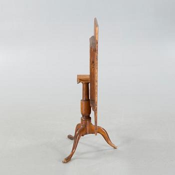 A folding table by Lorentz Lundelius (1776-1805).