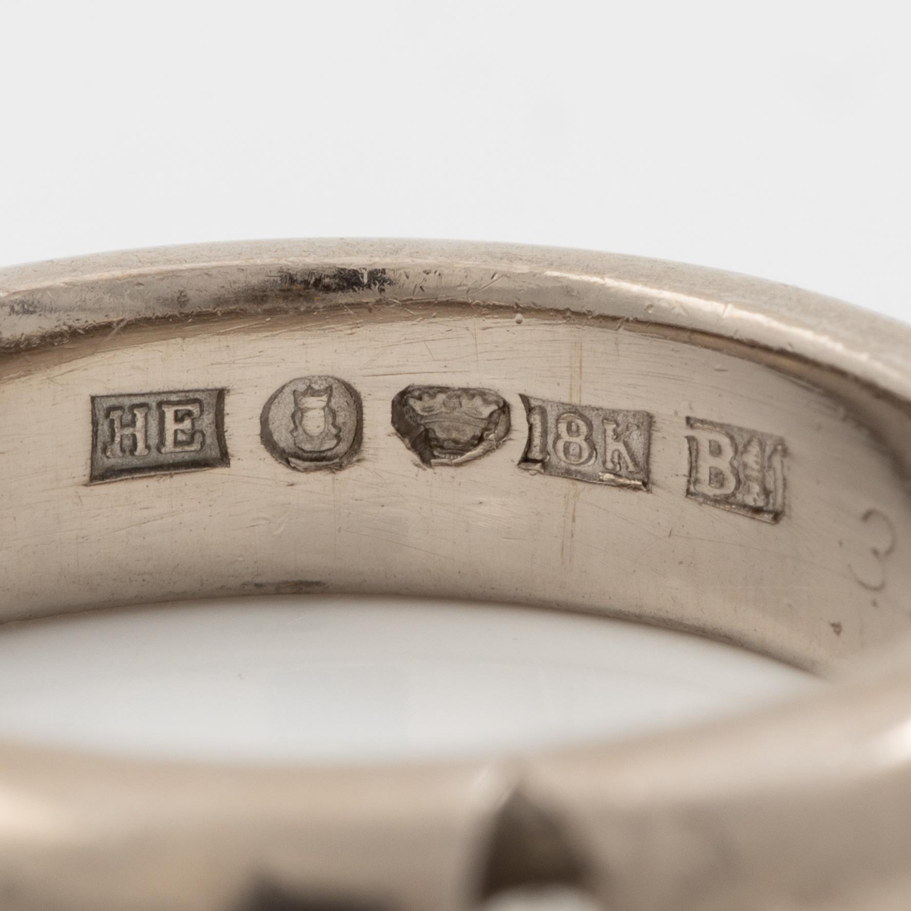 Ring 18K white gold with three round brilliant-cut diamonds, Engelbert.