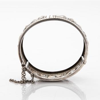 Kalevala Koru, rannekoru, "Karhu", sterlinghopeaa. Helsinki 1980.