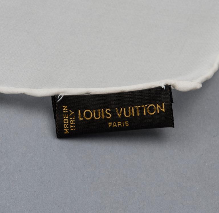 SCARF, Louis Vuitton.