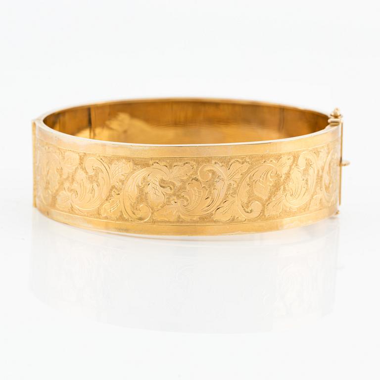 18K gold bracelet.