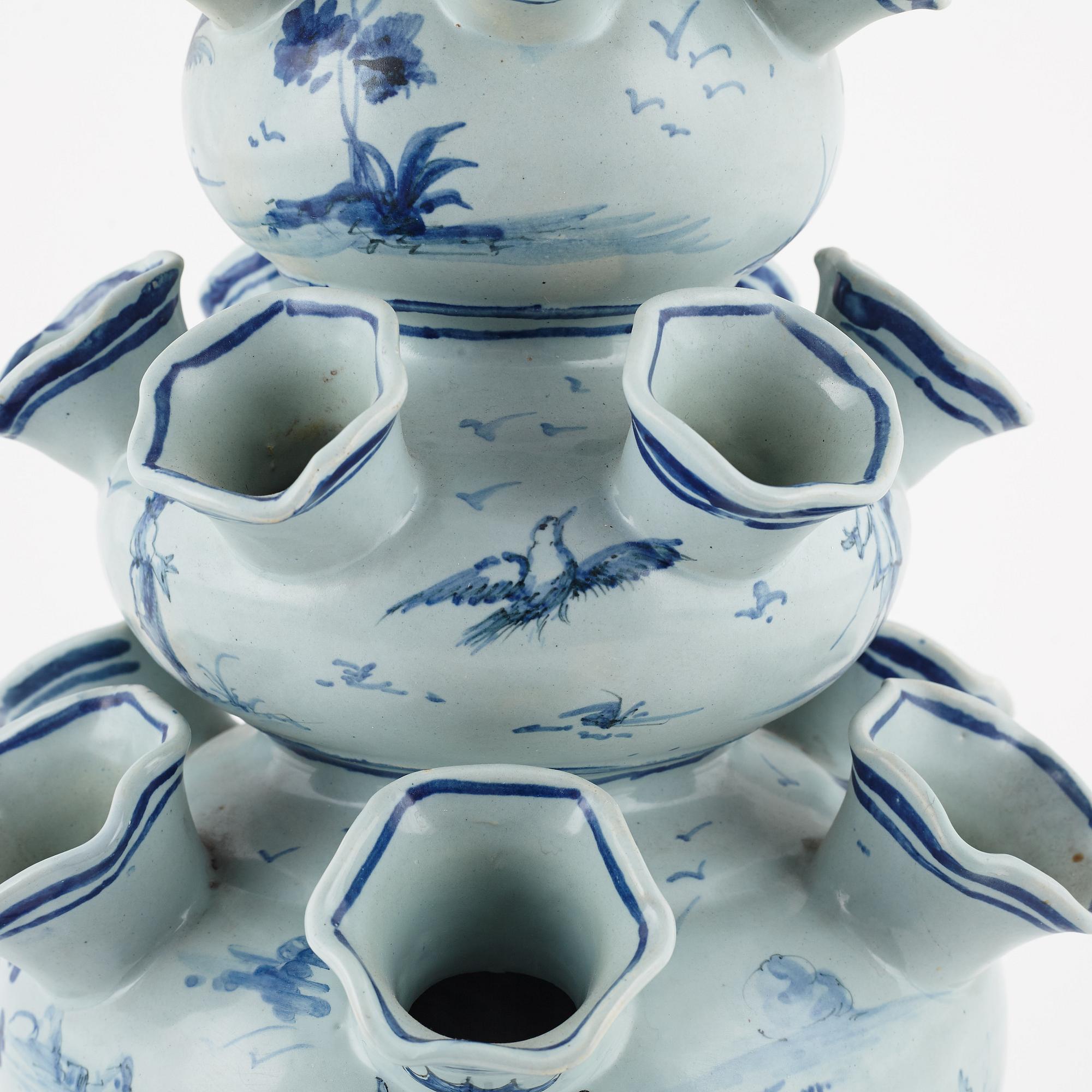 Tulpanvas, fajans, Italien, 1900-tal.