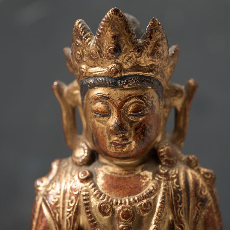 A gilt copper alloy sculpture of Guanyin, Ming dynasty (13668-1644).