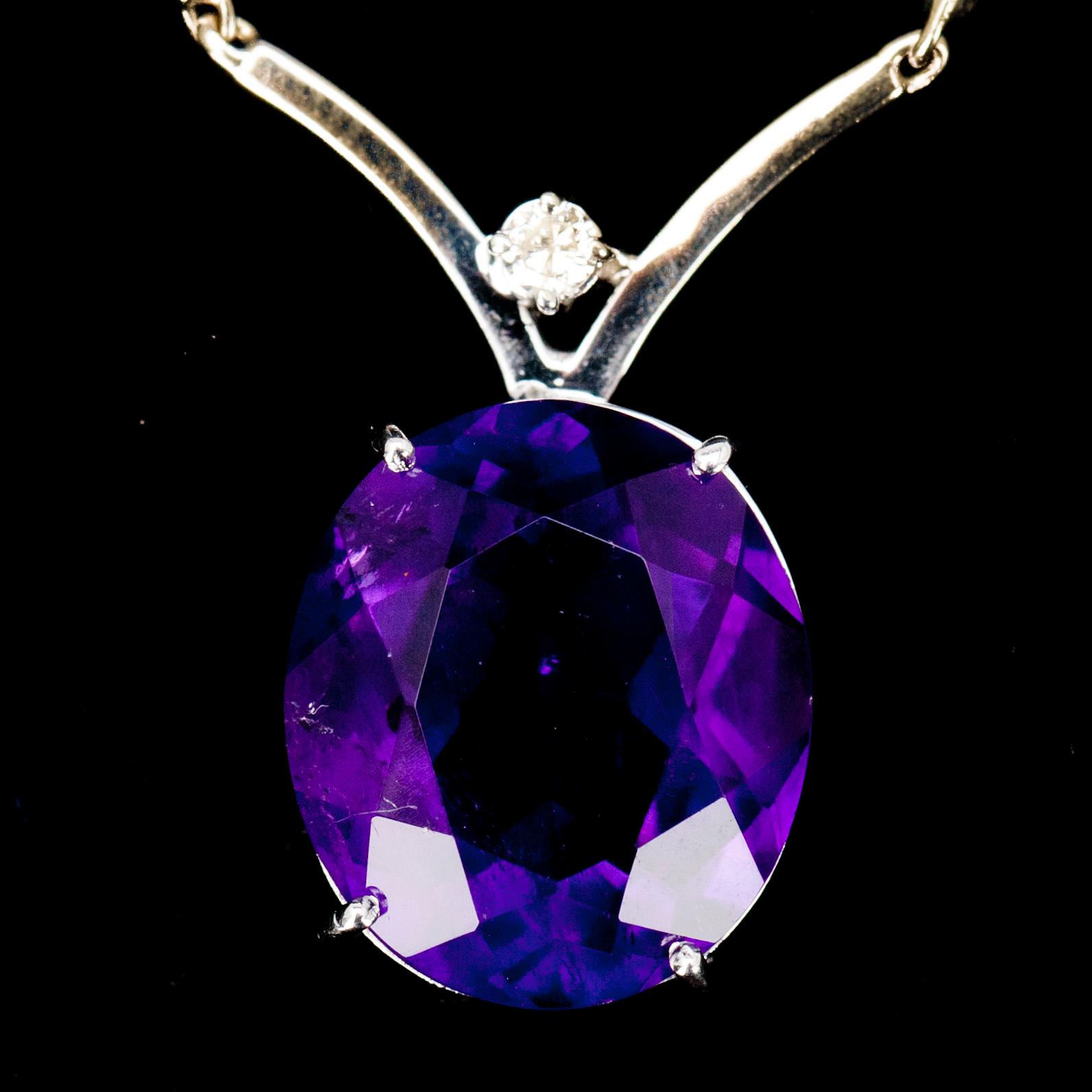 HALSSMYCKE, vitguld 14K, fasettslipad ametist, en diamant. Vikt 9,6 g. 1950-tal.