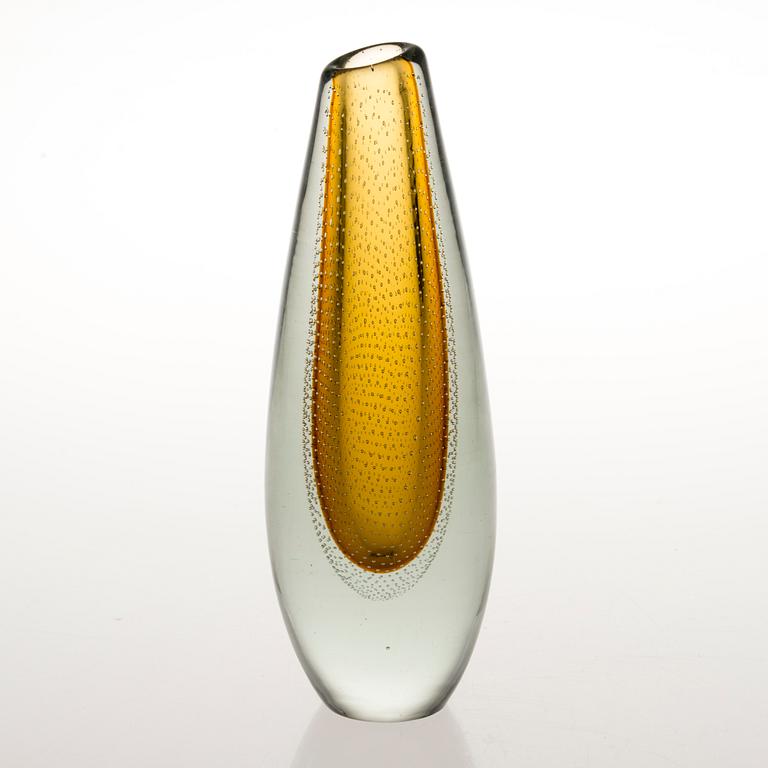 GUNNEL NYMAN, A glass vase signed G. Nyman Nuutajärvi Notsjö -52.