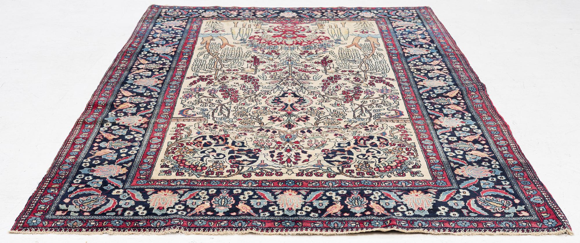 An antique Isfahan rug, ca 235 x 145 cm.