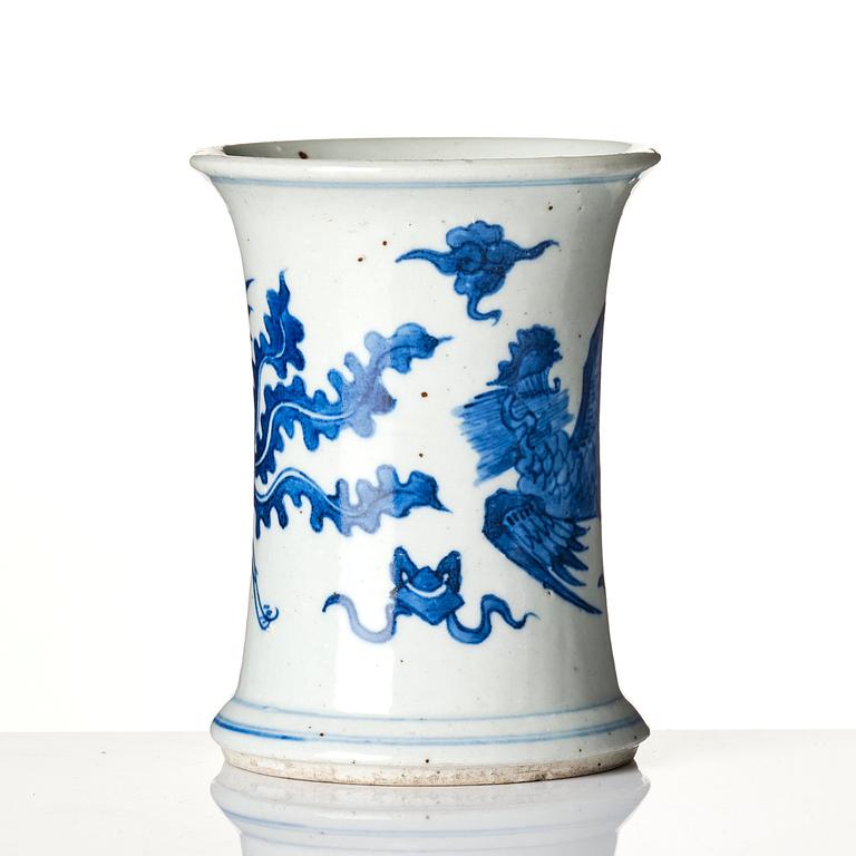 A blue and white brush pot, Qing dynasty, 18th century.