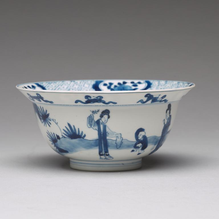 A blue and white bowl, Qing dynasty, Kangxi (1662-1722).