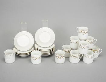 KAFFEKOPPAR, 12 st, porslin. Stämplade TGC, Paris, 1800-talets andra kvartal.