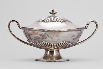 TERRIN MED LOCK, silver, empirstil, S & M Bensen, Danmark, 1900-tal. Totalvikt 1475 g.