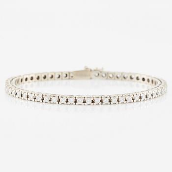 Tennis bracelet 18K white gold with round brilliant-cut diamonds.