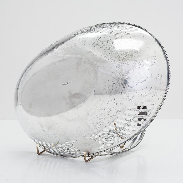 A silver breadbasket from Silberwarenfabrik Alexander Sturm, mid-20th century.