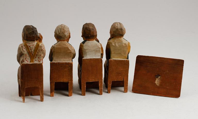 FIGURGRUPP, skuret trä, 1900-talets mitt.