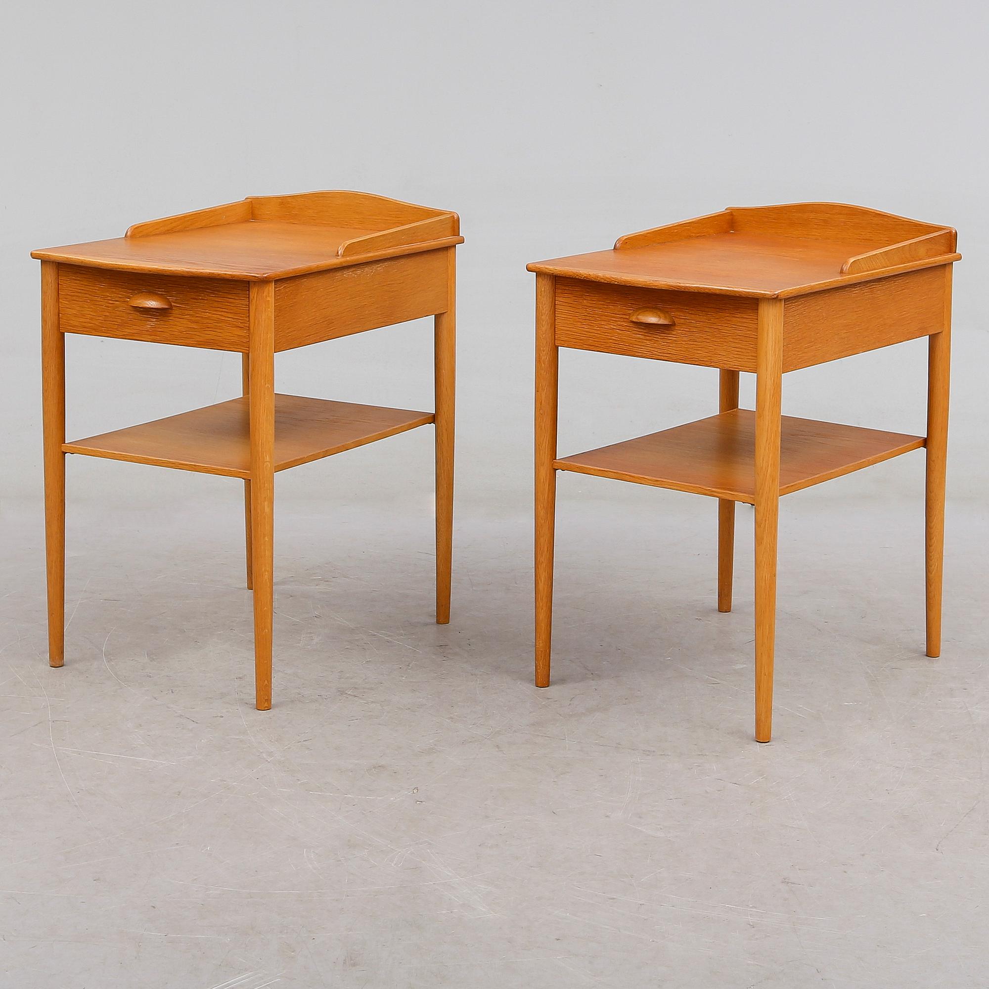 SÄNGBORD, 1 par, Erik Andersson & Co, Snickerifabrik, Rottne, 1900-talets andra hälft.