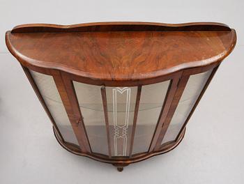 VITRINSKÅP, England, 1900-talets första hälft.