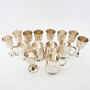 Ölbägare och Gluhwein-bägare 14 st 1900-tal nysilver.