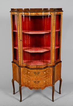 VITRINSKÅP, rokokostil, 1900-talets mitt.