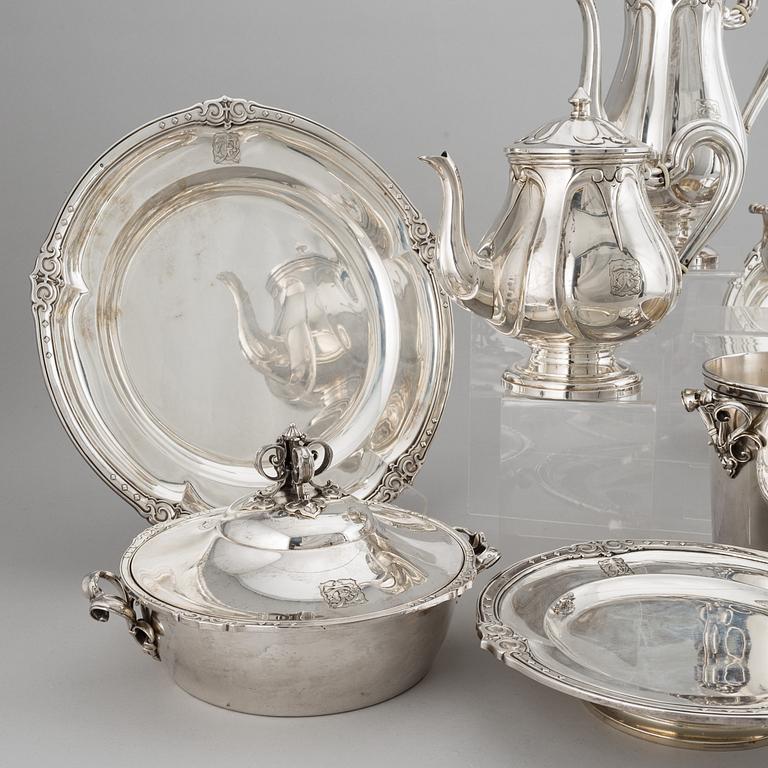 A French 20th century silver 950/1000 service, marked EC, Paris.