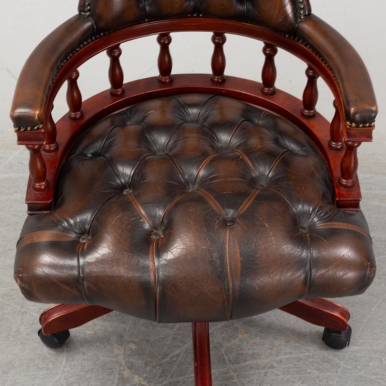 An English mahogany desk chair, 20th Century.