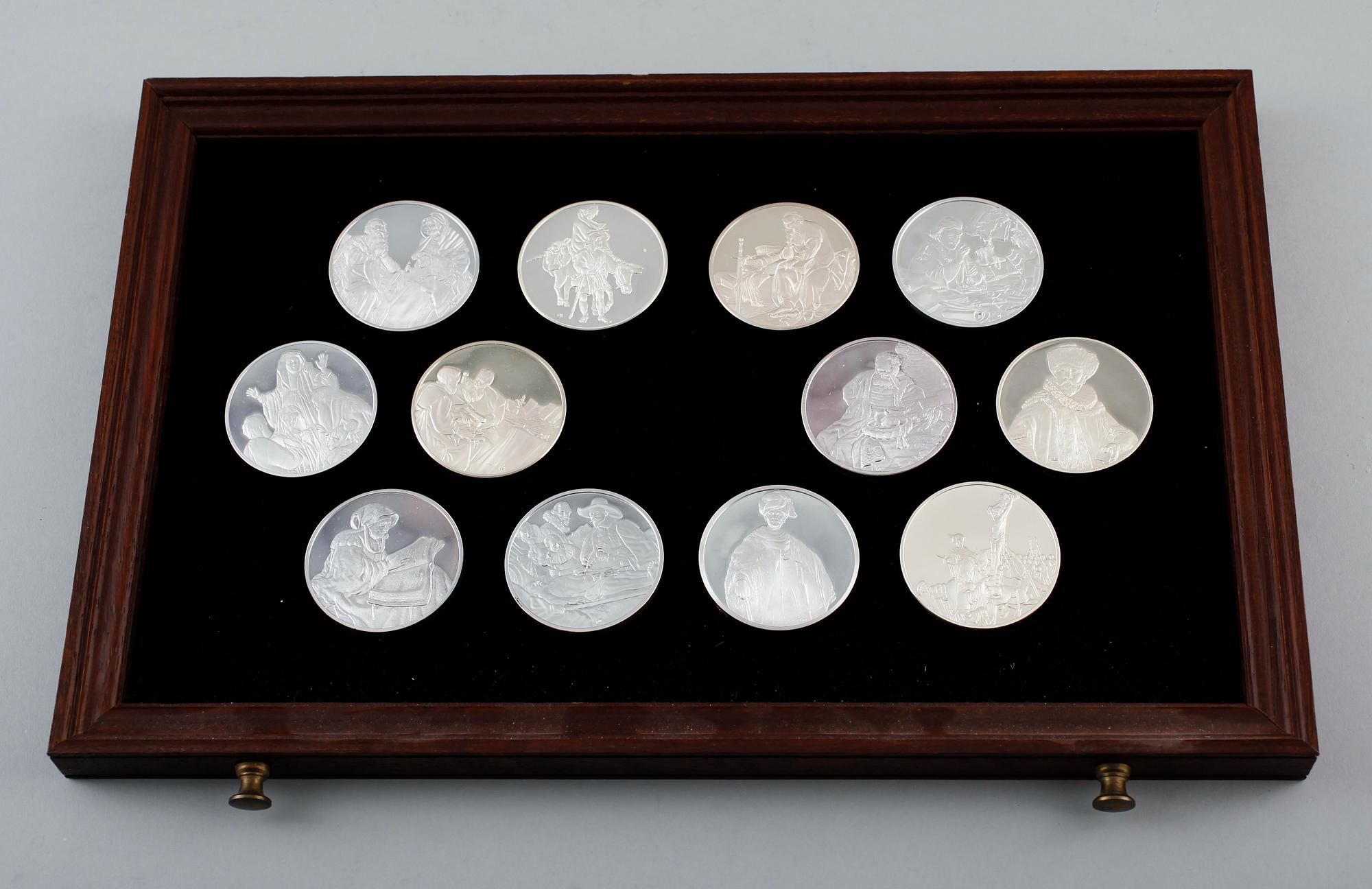 SAMLARMYNT, 50 st, sterlingsilver. Total silvervikt ca 3300 g.