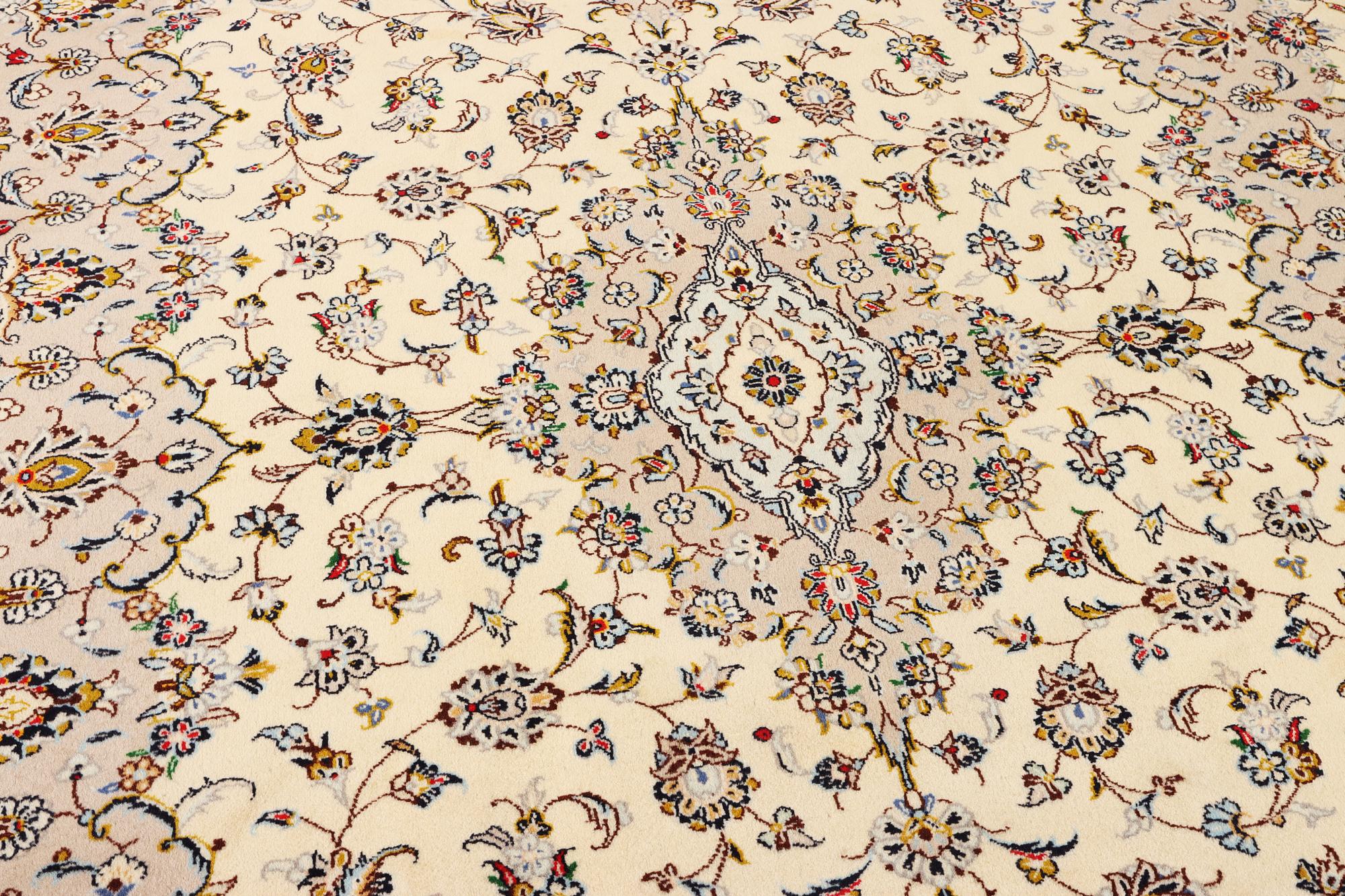 Matta, Keshan, ca 290 x 195 cm.