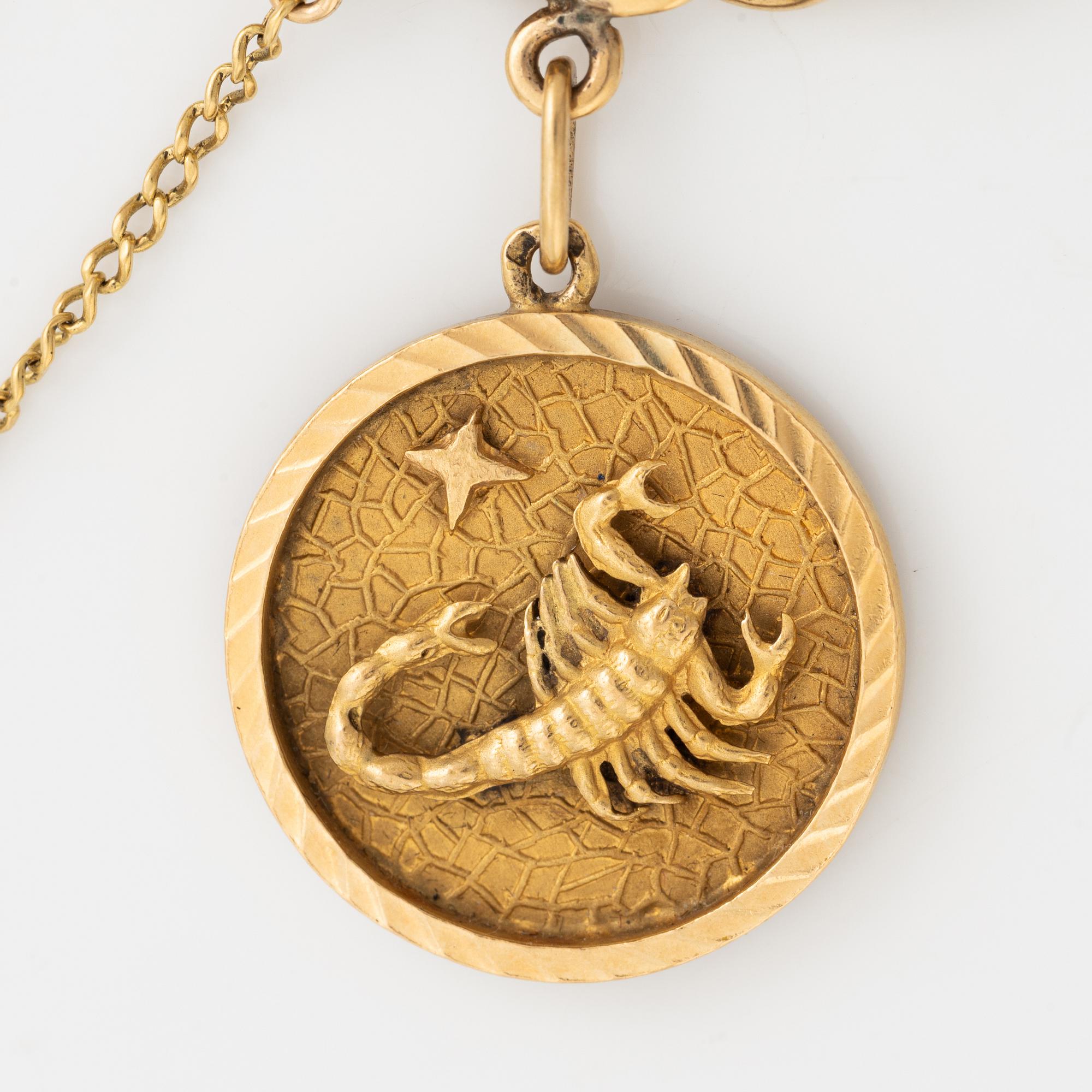 Armband guld bismarcklänk med berlocker med guldmynt.