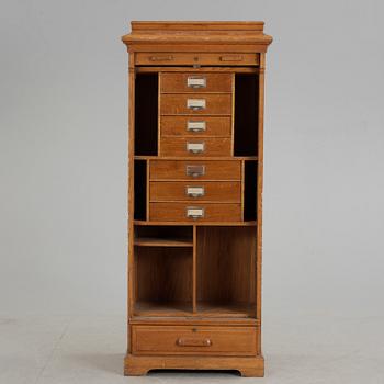 JALUSISKÅP, 1900-talets första hälft.