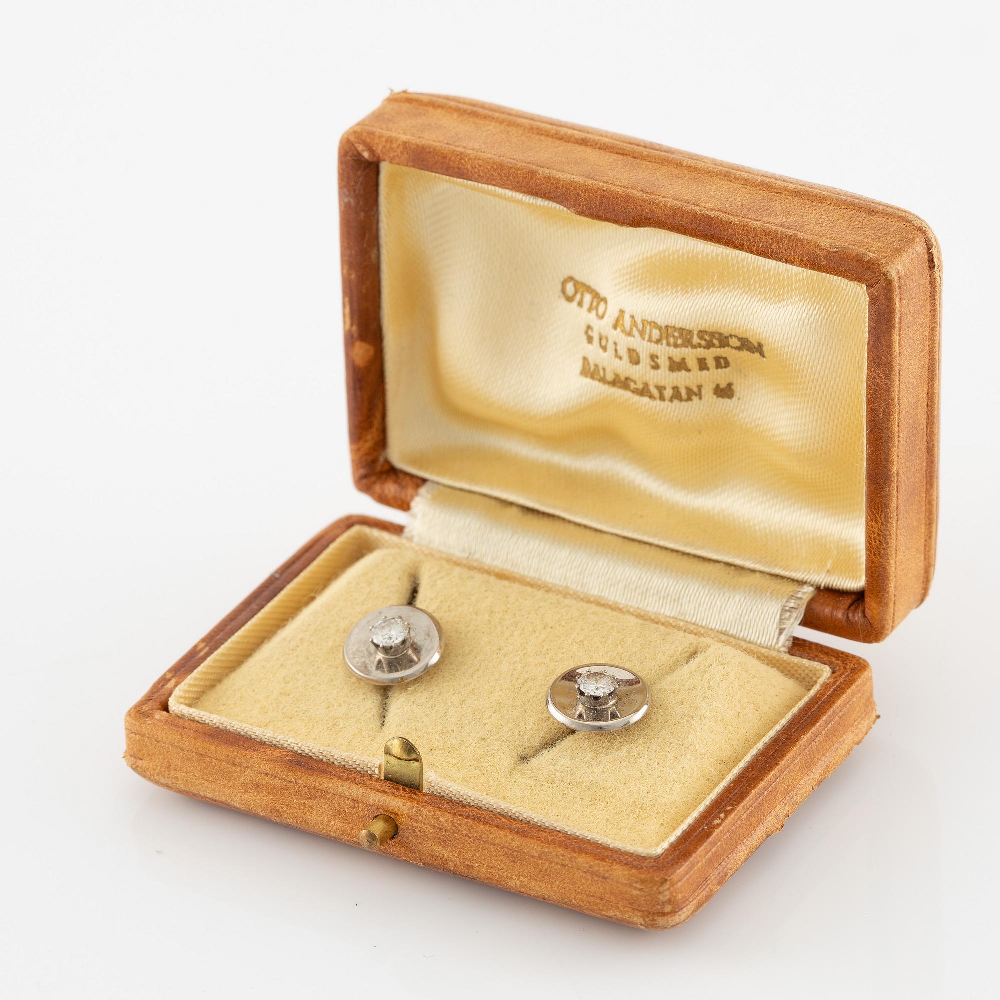 Skjortknappar, ett par, 18K vitguld och briljantslipade diamanter.