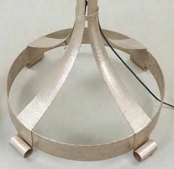 GOLVLAMPA, hamrad vitmetall, jugend, 1900-talets början.