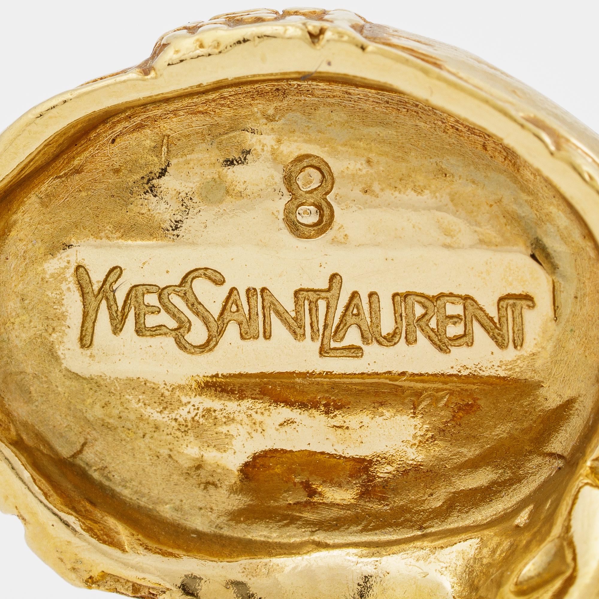 Yves Saint Laurent, ring.