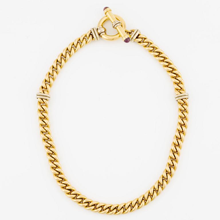 18K gold necklace.