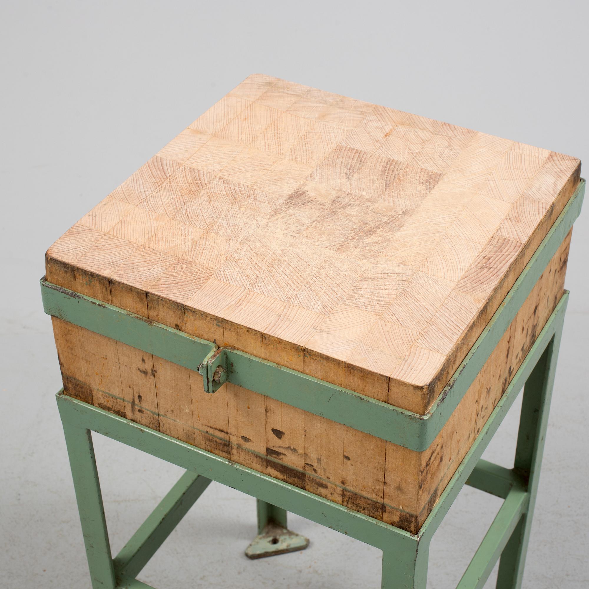 STYCKBÄNK/HUGGKUBBE, 1900-tal.