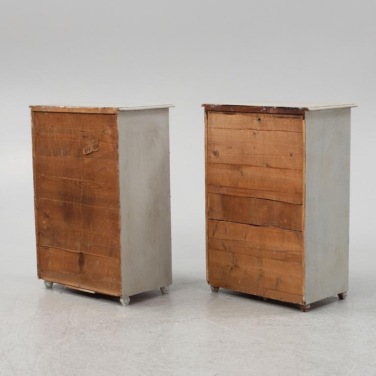 A painted pair of dressers, end of the 19th Century.