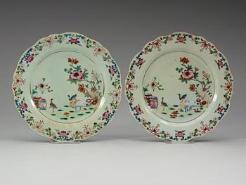 A famille rose dish and four dinner plates, Qing dynasty, Qianlong (1736-95).