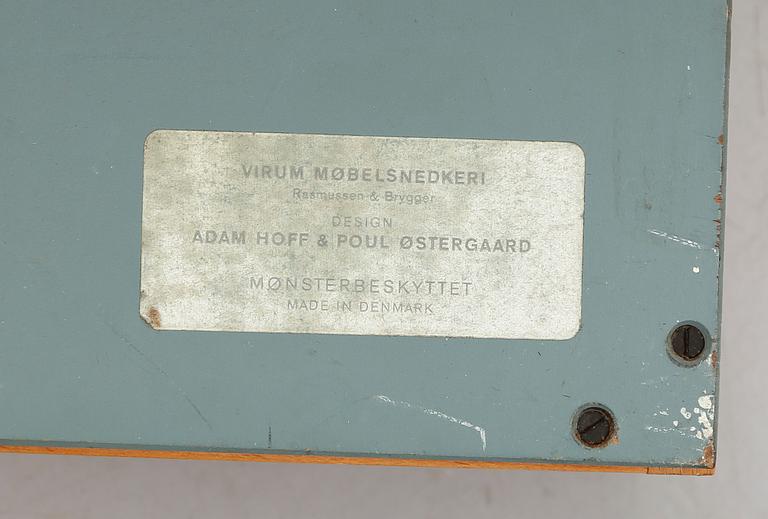 KLÄDHÄNGARE, Adam Hoff & Poul Östergaard, Virum Möbelsnedkeri, Danmark.