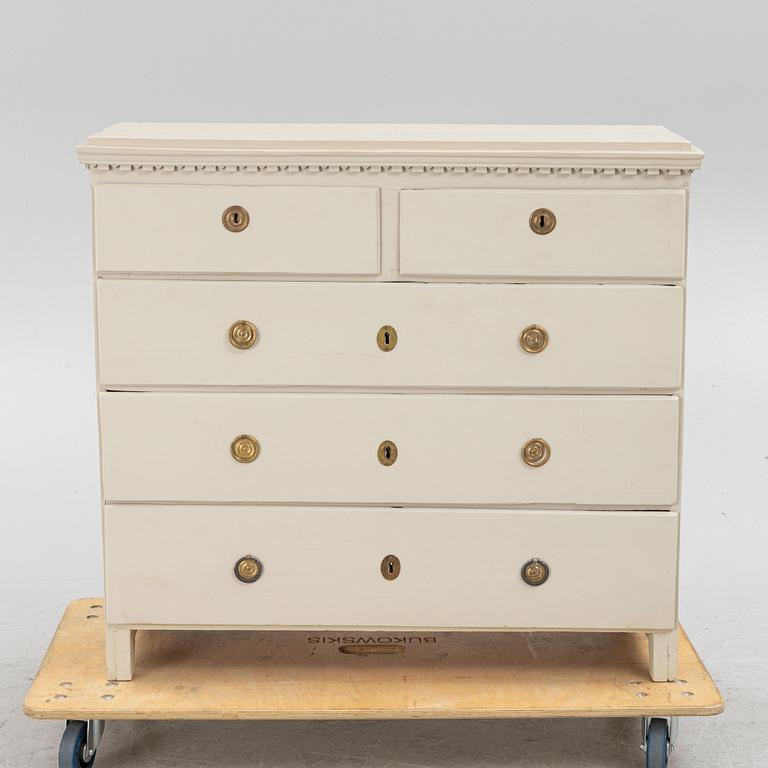 Chest of drawers, first half of the 19th century.