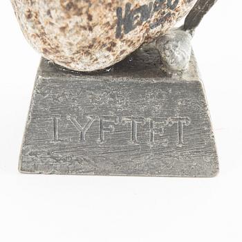 Henry Gustafsson, skulptur, "Lyftet",Vimmerby, signerad, 1994.