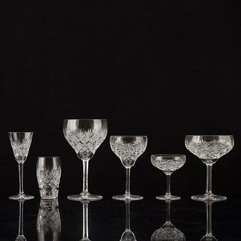GLASSERVIS, 67 delar. Helga-modell, Flerohopp glasbruk, 1900-talets mitt.