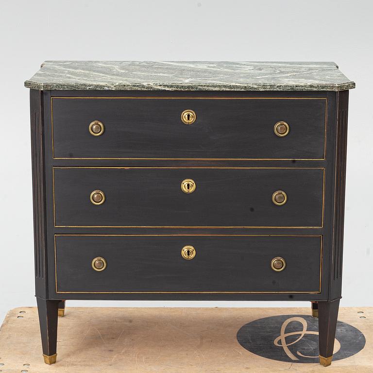 Chest of drawers, Gustavian style, 20th century.
