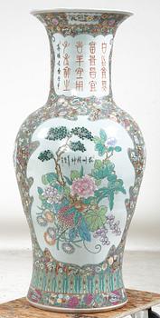 GOLVVAS, porslin, Kina, Kanton, 1900-tal.