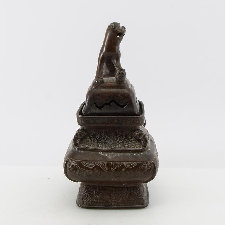 Incense burner China 18th/19th century bronze.