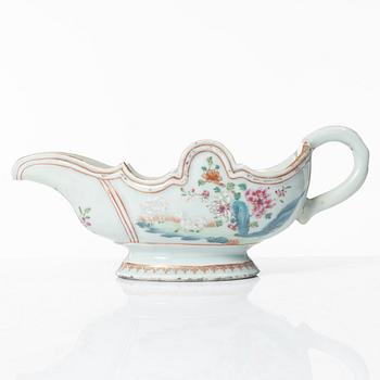A Chinese famille rose porcelain sauce boat, Qing dynasty, Qianlong (1736-95).