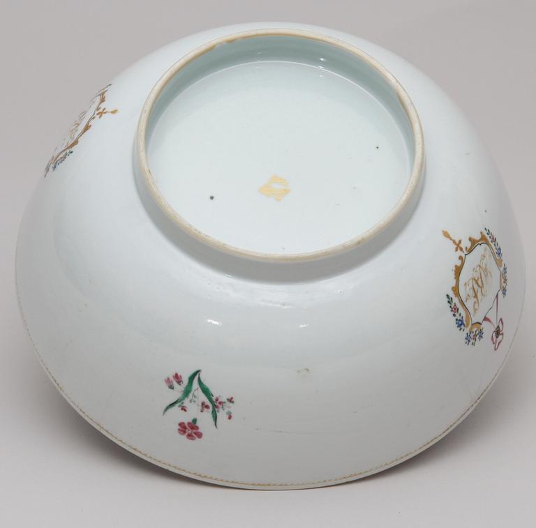 BÅLSKÅL MED FAT, porslin. Kina, 1700-tal.