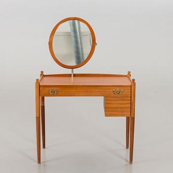 A 1960'S VANITY TABLE.